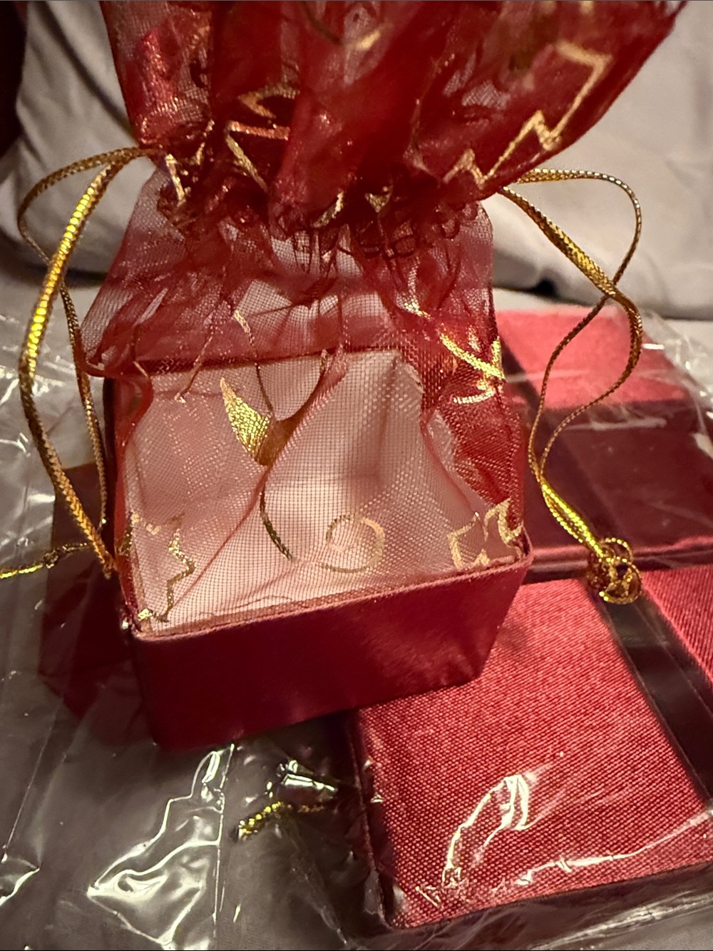 2/25$Red and Gold Fabric attached to box🎁 great for gifts and jewelry- Set of 9